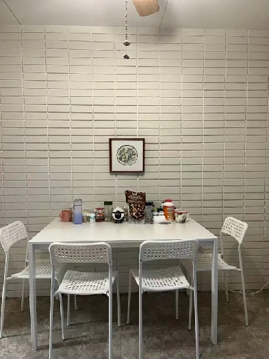 Downtown 2-bedroom apartment with funiture all utility included Image# 1