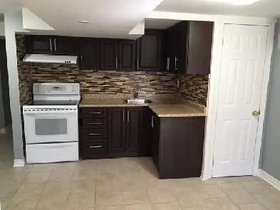 Walkout 2 bedrooms basement, 2 parkings, Fully Furnished Image# 1