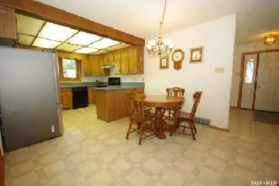 HUGE Master bedroom 800$/month included everything-LAKEview area Image# 4