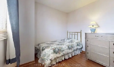 sharing space available for girls near Sheridan college Image# 1