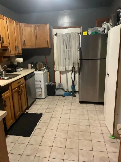 Room for rent $700 everything included Image# 2