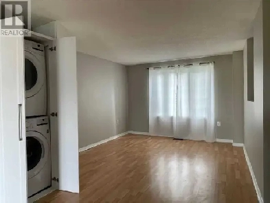 3 Bedrooms With 1 Bath House (Upper Unit) Image# 1