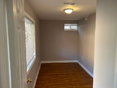 Yonge and King - 1 Bedroom Basement - All Utilities Included Image# 1