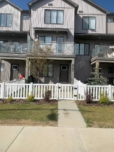 3 Bedr. town-home located in the heart of Uplands at Riverview. Image# 6