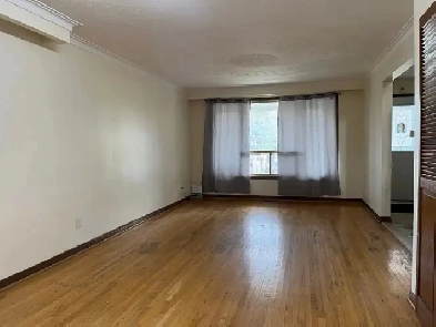Spacious 3 b/r main floor house for rent Image# 1