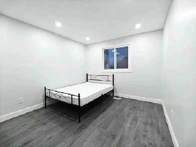 Room for rent near Square One Mississauga UTM Sheridan College Image# 1