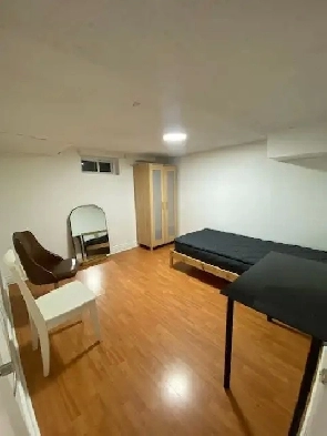 Room in a very clean basement-Don Mill & Finch Seneca College Image# 1