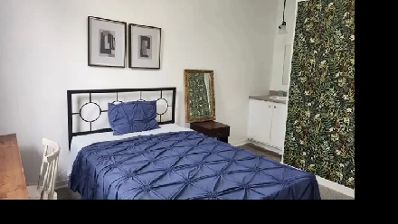 Chambre meublee bain prive-Berri-Uqam-Room with private bath Image# 1