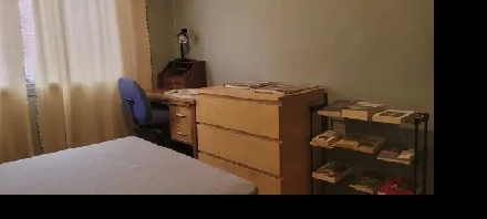 Chambre meublée proche de métro Sauvé disponible pour une femme Image# 1