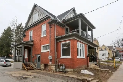 ✨ Spacious 3-Bedroom Student Apt for Rent – Downtown Kitchener Image# 1