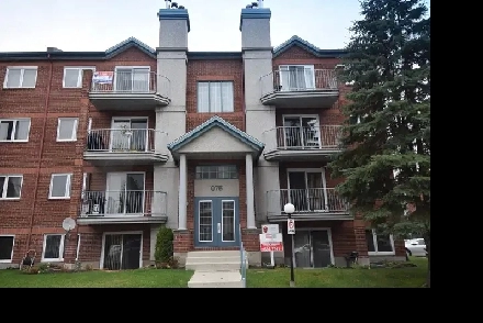 Magnifique 4 1/2 dernier etage bâtiment 1992 Image# 1