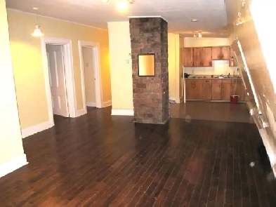 2 Bedroom 3rd Floor Apartment Downtown, Text to View, No Pets Image# 3