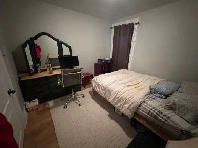 GRANDE CHAMBRE MEUBLÉE TOUT INCLUS ET ACCESSIBLE Image# 1