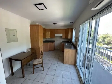 4 1/2 Ahuntsic Image# 1