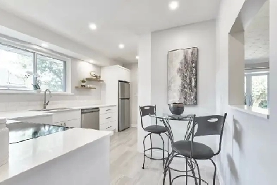 SCARBORO McCOWAN UTSC CENTENNIAL 2 SUNNY MAIN FL ROOMS   PARKING Image# 1