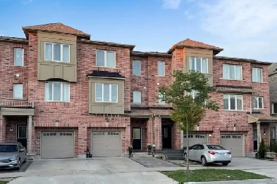 3BR TOWNHOUSE FOR RENT IN DANFORTH/EGLINTON SCARBOROUGH Image# 1