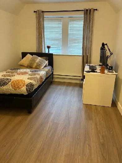 Big spacious private room with private washroom for female Image# 3