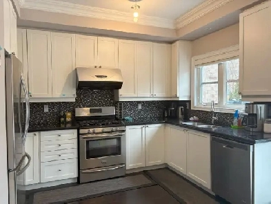 Spacious Bright Furnished Room for Rent Image# 1