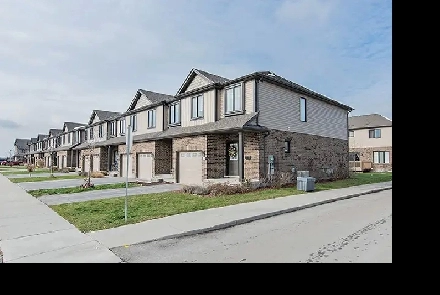 Towns in Hyde Park - Townhouse (3 bedroom) available at 705 Free Image# 1