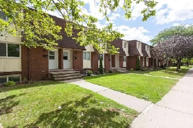 Pontiac Court Townhomes - Townhouse (2 bedroom) available at 121 Image# 5