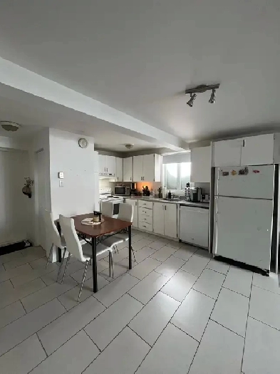 A louer immédiatement 4 1/2 centre ville jonquière Image# 7