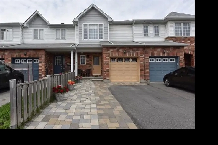 Executive and charming townhouse like new in Barrhaven for rent Image# 1