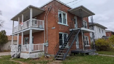 Triplex en brique à vendre Image# 2