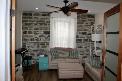 JAN 1 to APRIL 30 - GORGEOUS 2 BDR APARTMENT DOWNTOWN INCLUSIVE! Image# 5