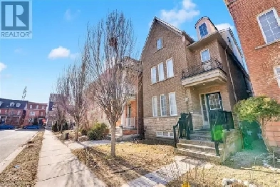 HOUSE close to YORK UNIVERSITY!    Room rental Image# 1