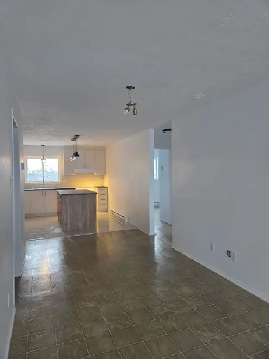 5 1/2 disponible immédiatement!! Image# 2