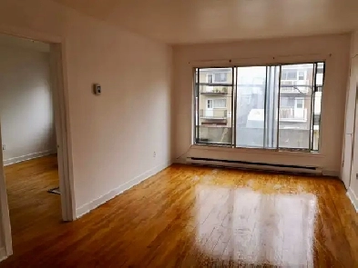 Appartement 6 1/2 grand, ensoleillé, nouvellement rénové! Image# 1