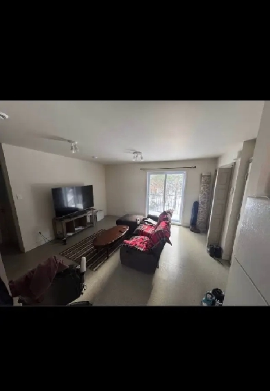 4 1/2 a louer chauffe, éclairé et WIFI fourni Image# 6