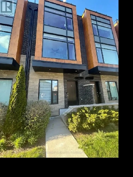Student-Friendly 3 Bed   Den Near Sheridan Brampton Image# 1