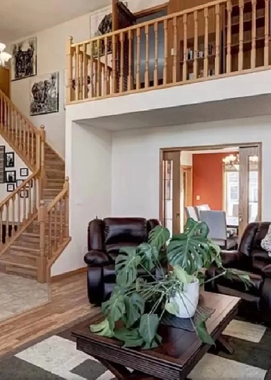 Beautiful House in the Heart of Woodbine. Image# 1