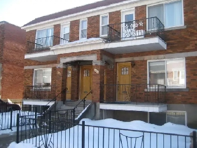 Bright 5 1/2 upper apt in semi-detached 4-plex inVerdun Image# 1