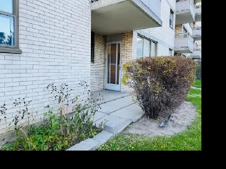 GROUND LEVEL APARTMENT PATIO/BACKYARD ENTRANCE! ALL-INCLUSIVE Bi Image# 1