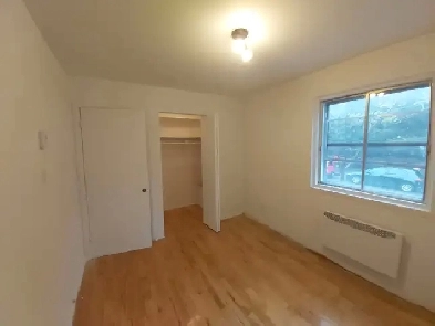 Métro Papineau, Ville-Marie, Près UQAM, Rénové Image# 1