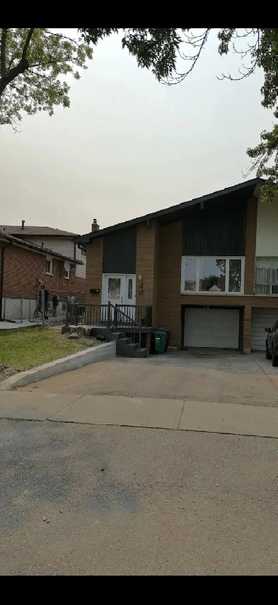 Malton 3 Bedroom Upper Level of House Image# 1