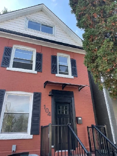 3 bedroom, 3 story house in downtown Hamilton Image# 3