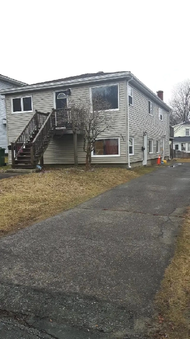 Share 4 bedroom, Rockingham, $850 includes utilities, parking Image# 6