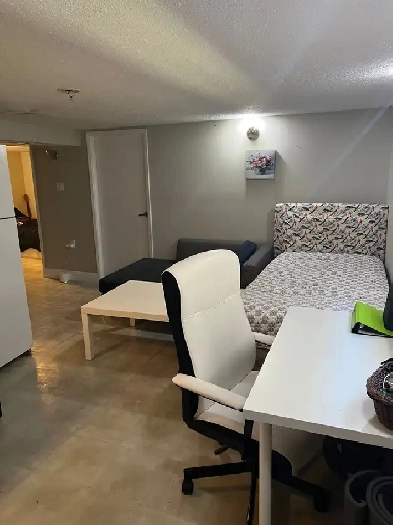 2b2b suite 6 min walk to commercial skytrain Image# 2