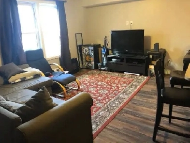 3 bedroom in centre town $2400 all inclusive Image# 3
