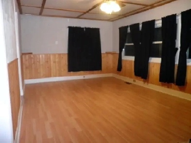 Apartment in big house, downtown Midland for rent Image# 2