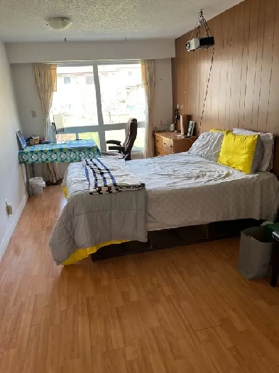 Two Upstairs Bedrooms Close Square One and UTM Image# 1