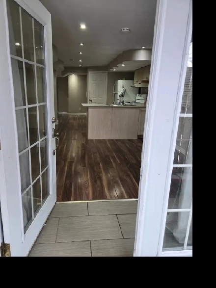 Bright 1 Bedroom Basement Apartment Image# 6