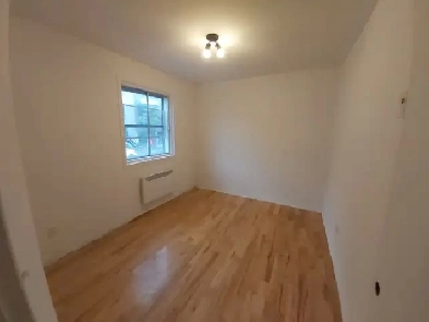 4 1/2, Métro Papineau, Ville-Marie, Près UQAM Image# 1