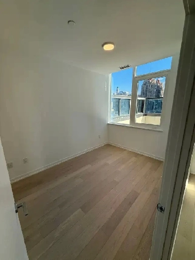 Private Rooms for Rent – Square One Mississauga (Girls Only) Image# 1