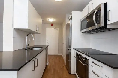 Renovated One bedroom, King and Jameson - ID 3495 Image# 1