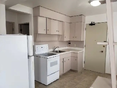 Bachelor Unit - Available October 1st Image# 3