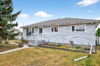 4 Bed House on HUGE 15,000 sq ft Lot   RV Parking & Sunroom ☀️ Image# 1